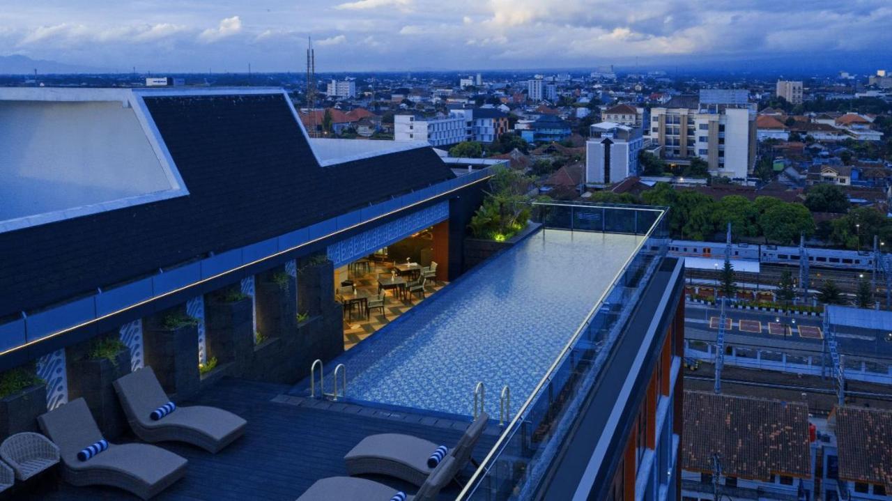 Royal Malioboro By Aston Hotel Yogyakarta Exterior photo